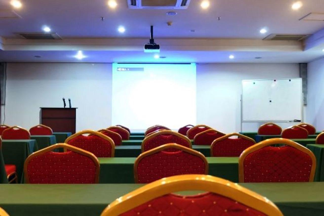 Paco Hotel Guangzhou Chebeinan Metro Branch Exterior foto