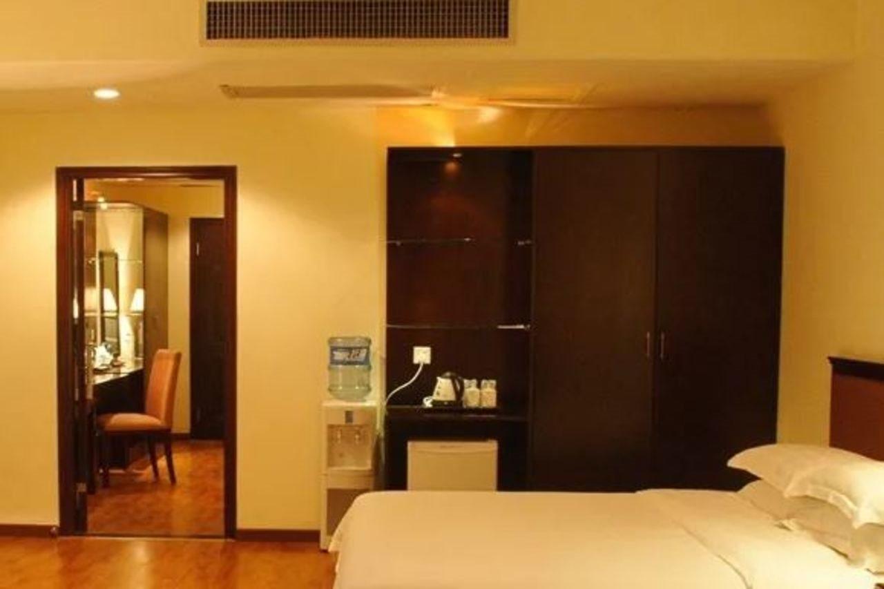 Paco Hotel Guangzhou Chebeinan Metro Branch Exterior foto
