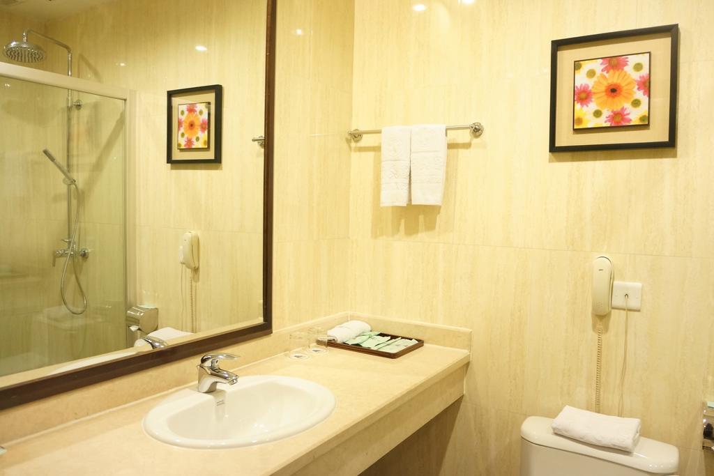 Paco Hotel Guangzhou Chebeinan Metro Branch Exterior foto