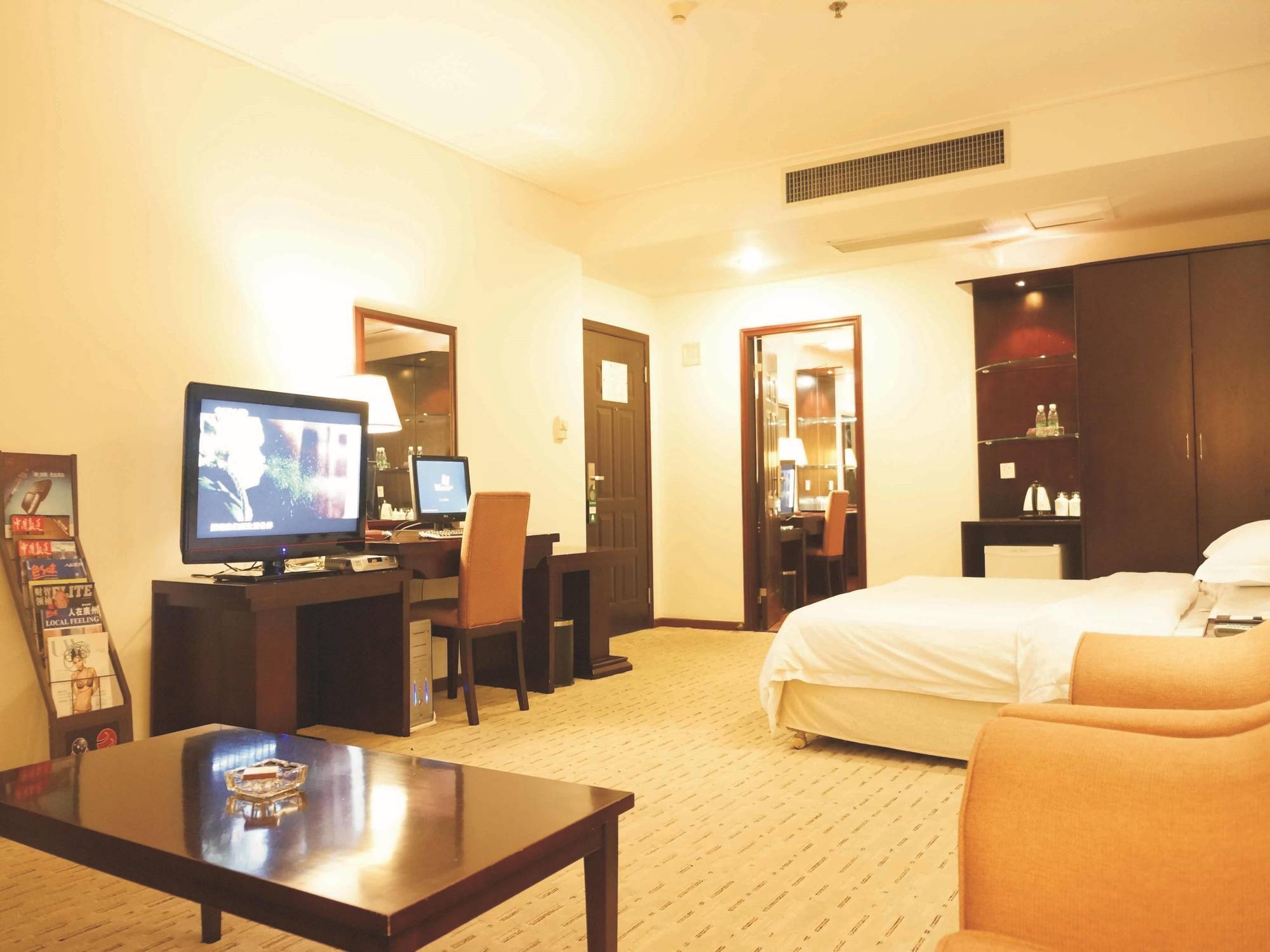Paco Hotel Guangzhou Chebeinan Metro Branch Exterior foto