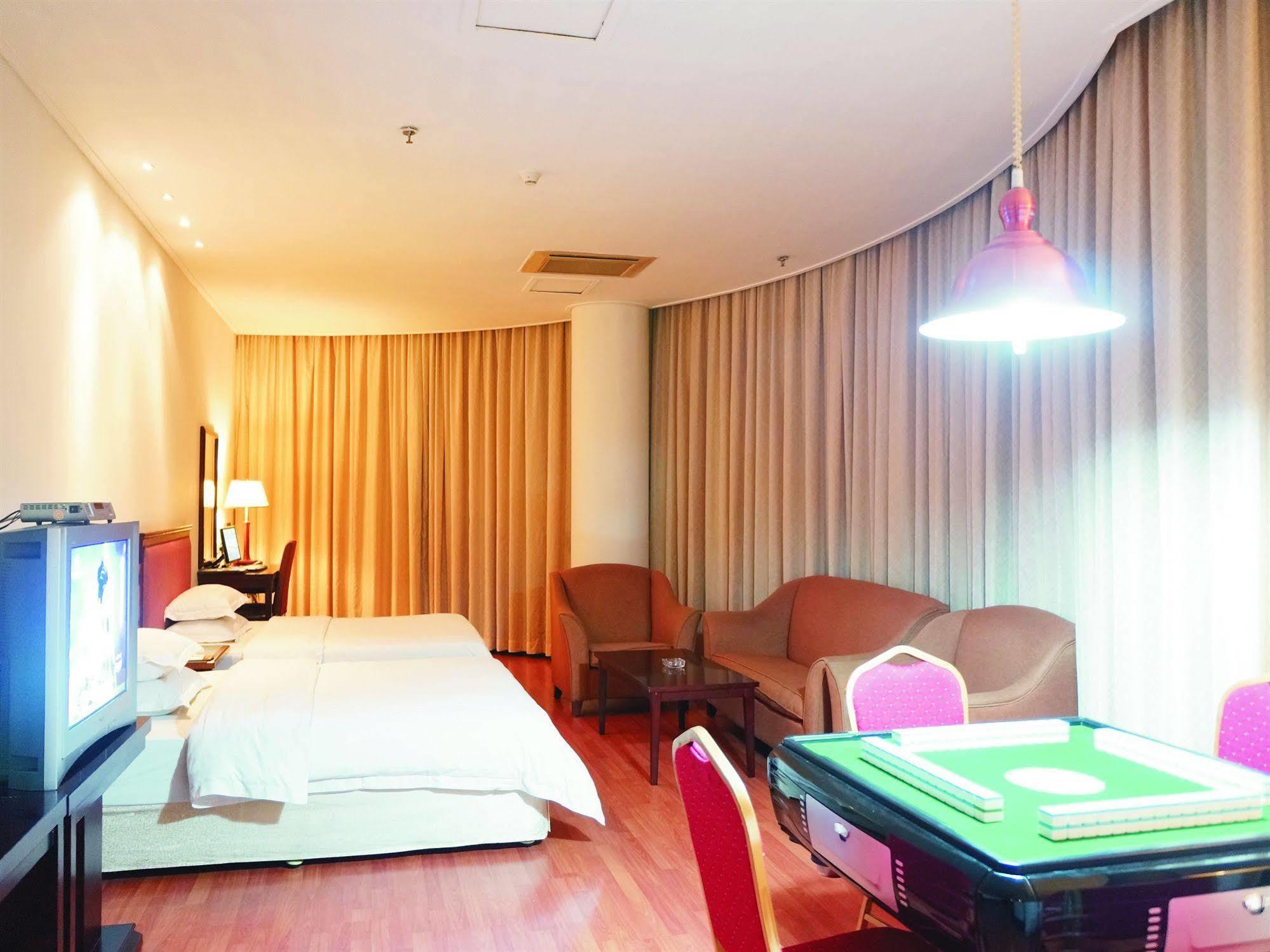 Paco Hotel Guangzhou Chebeinan Metro Branch Exterior foto