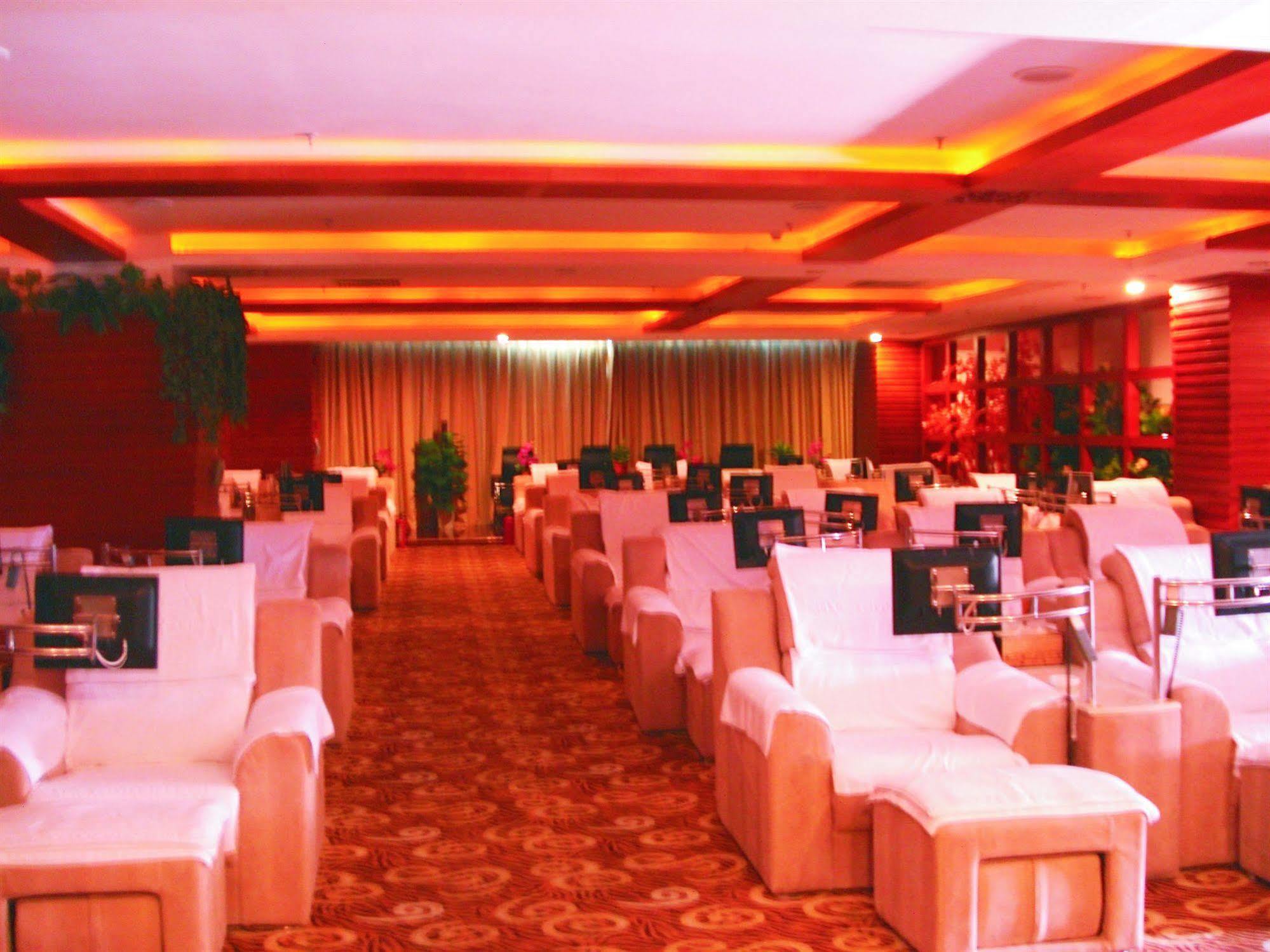 Paco Hotel Guangzhou Chebeinan Metro Branch Exterior foto