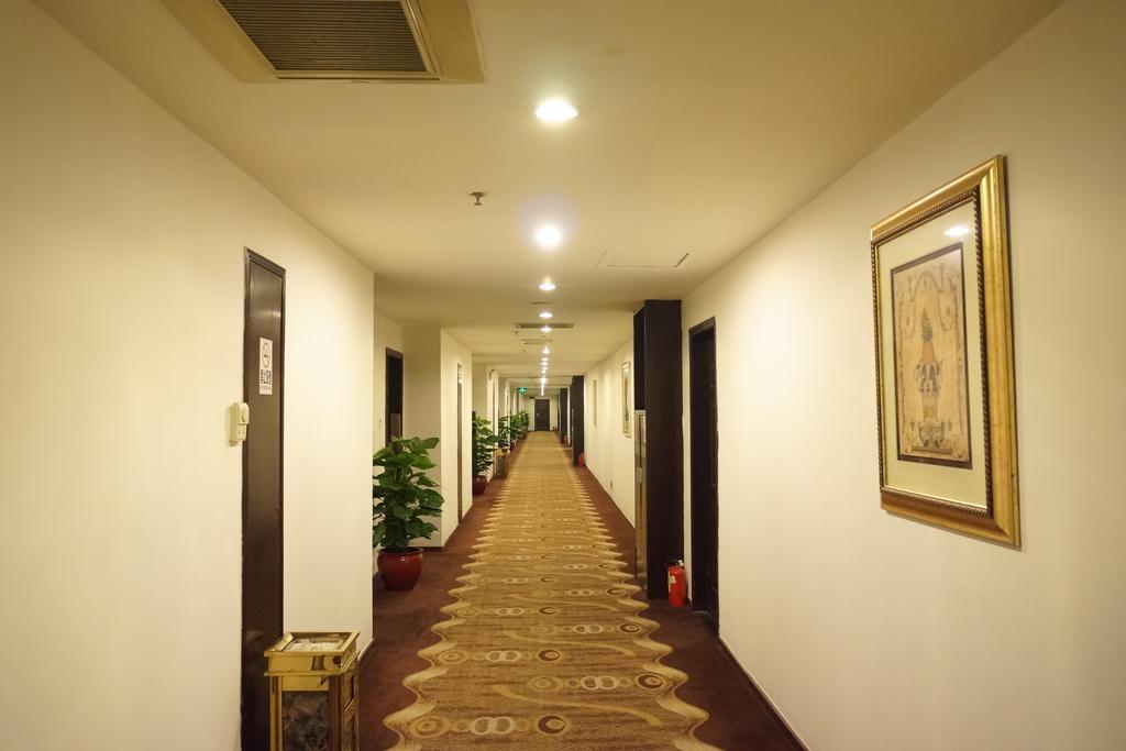 Paco Hotel Guangzhou Chebeinan Metro Branch Exterior foto